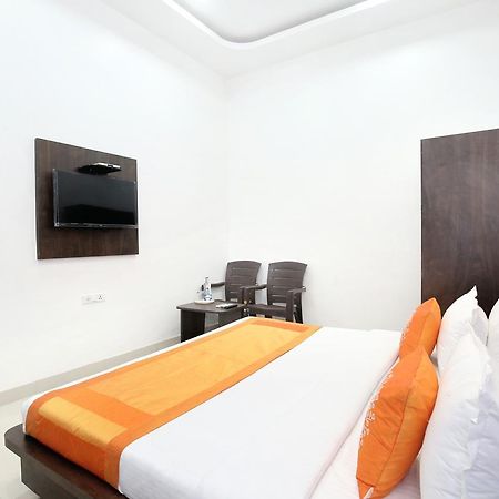 Oyo 11421 Regal Residency Hotel Amritsar Exterior foto