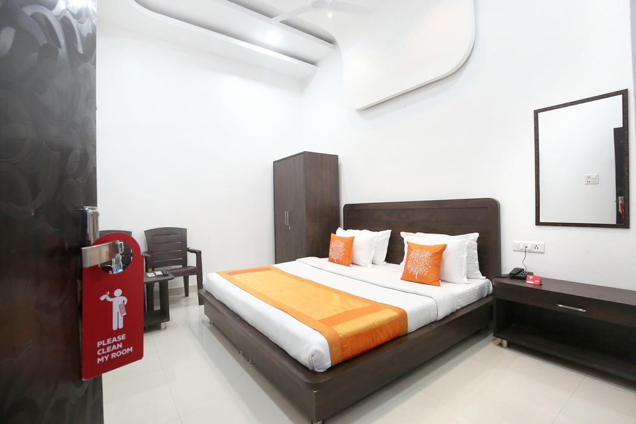 Oyo 11421 Regal Residency Hotel Amritsar Exterior foto