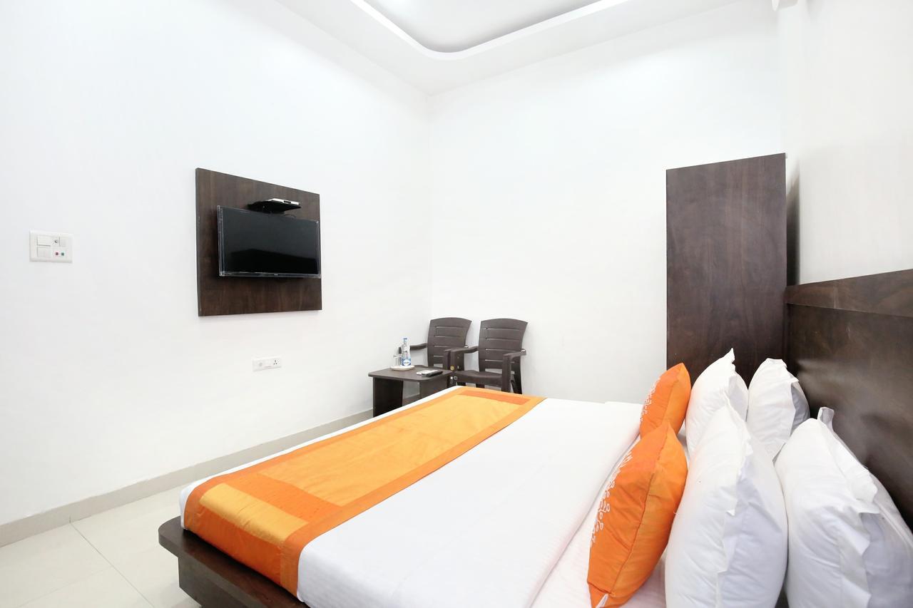 Oyo 11421 Regal Residency Hotel Amritsar Exterior foto