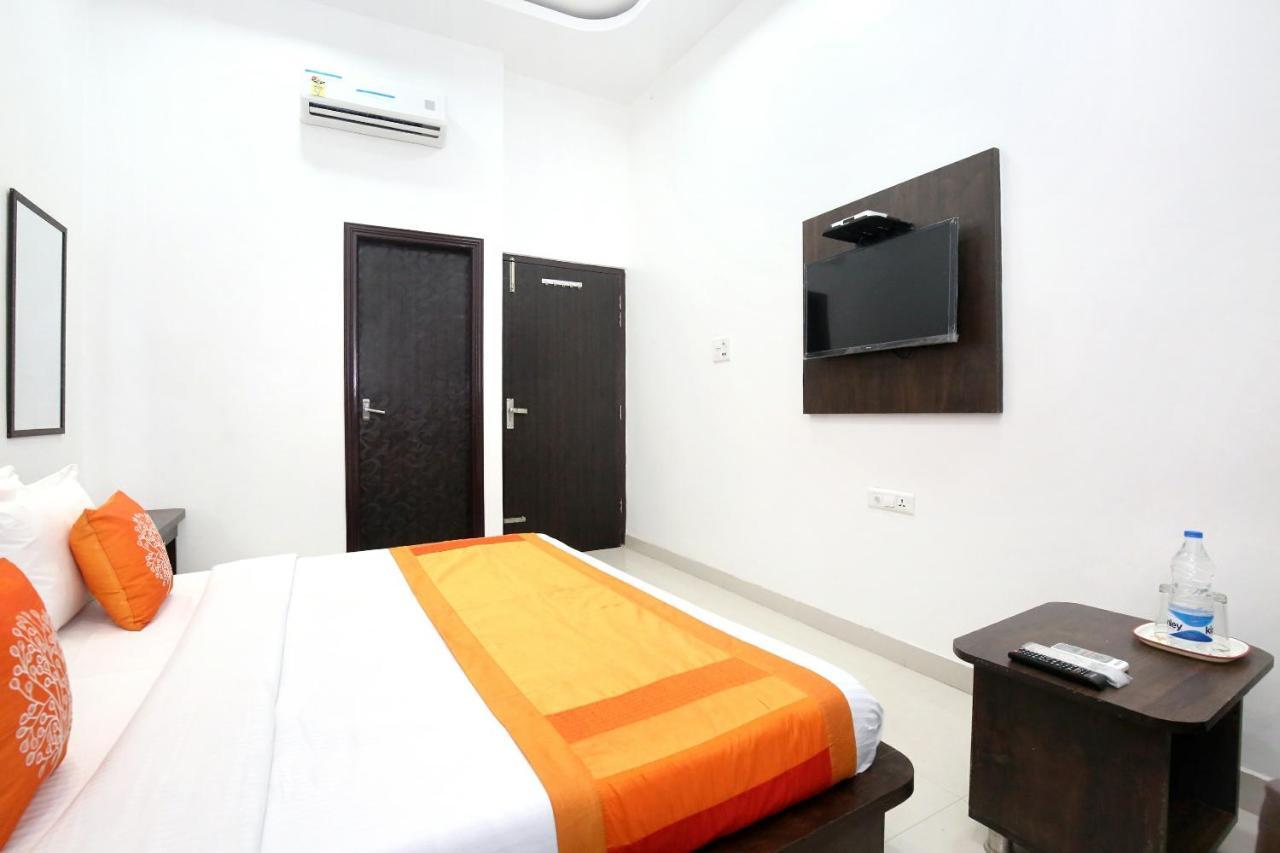 Oyo 11421 Regal Residency Hotel Amritsar Exterior foto