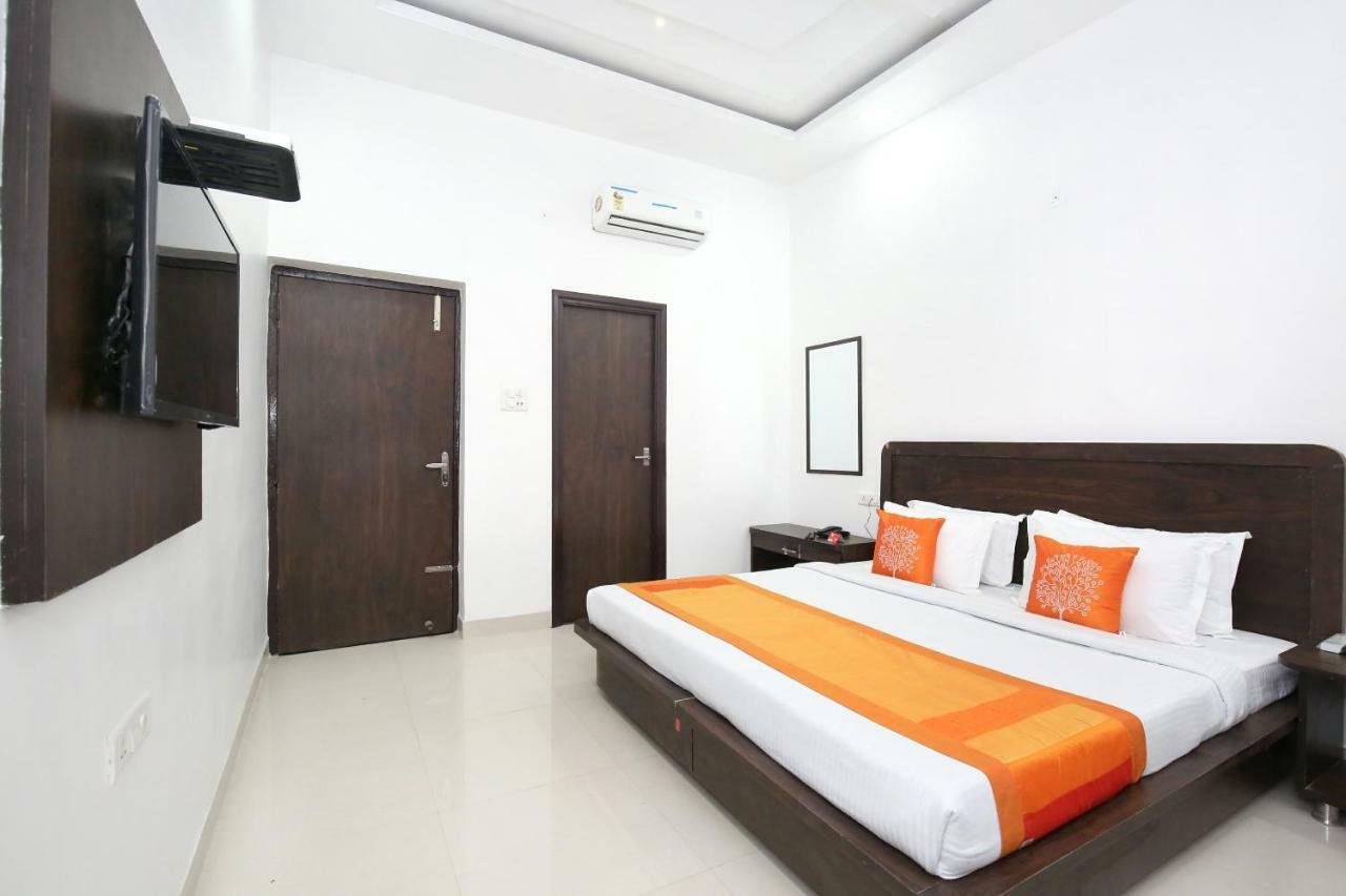 Oyo 11421 Regal Residency Hotel Amritsar Exterior foto